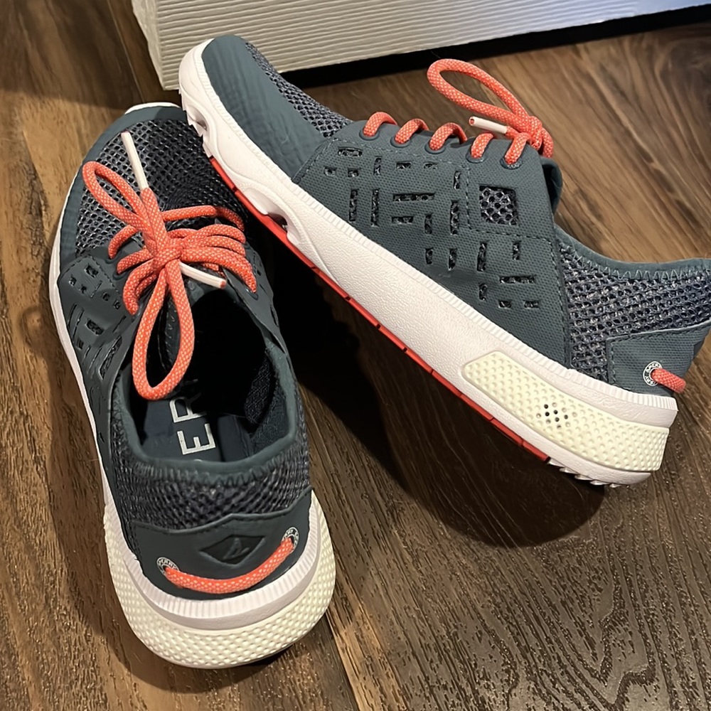Sperry - Picture 5 of 8